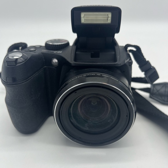Fujifilm FinePix S2000HD 10 MP Wide Angle Digital Camera - Picture 3 of 11